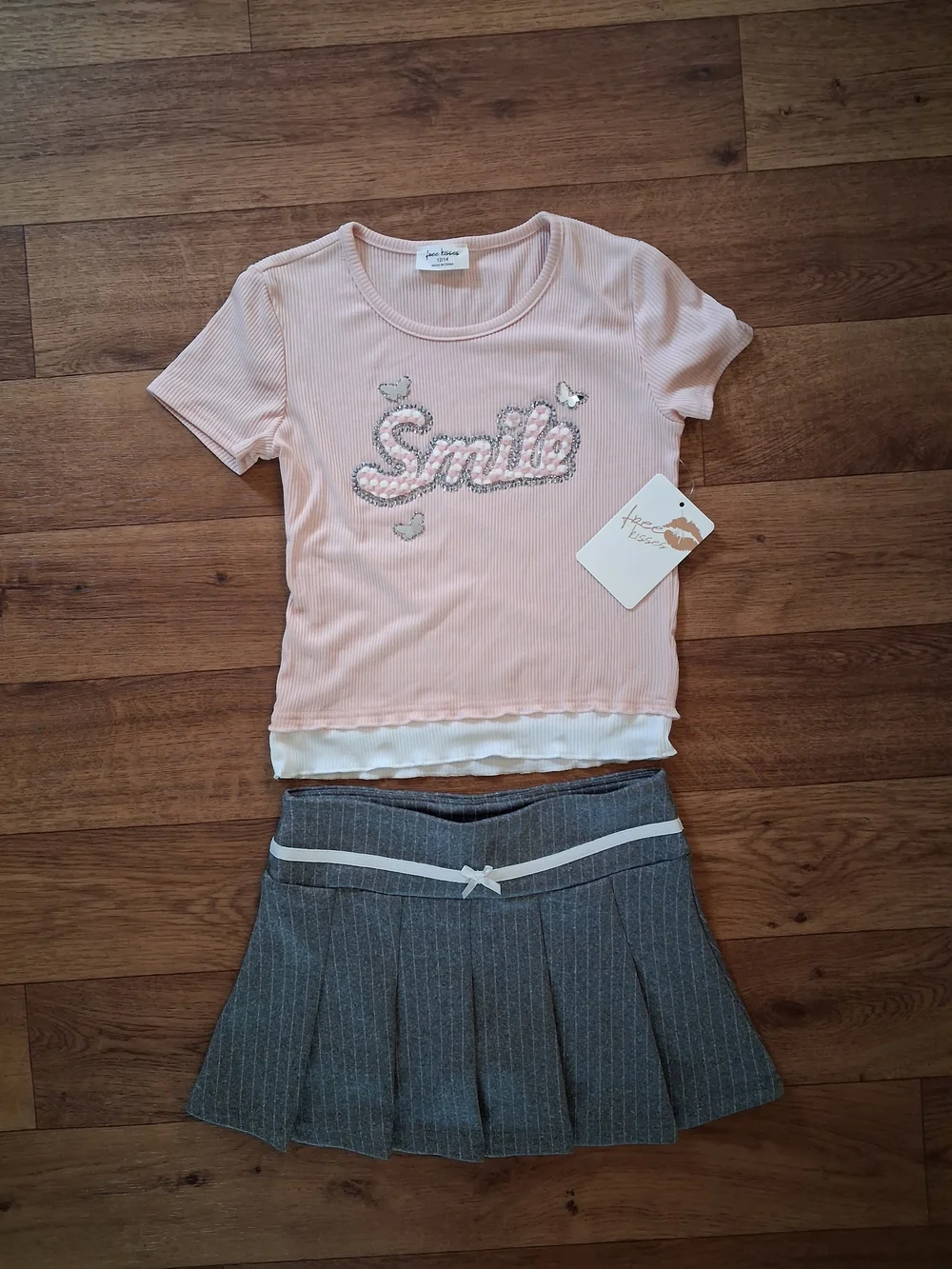 Pink 'Smile' Ribbed Tee and Gray Pleated Skirt Set